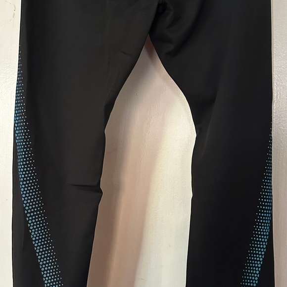 GapFit Leggings - Picture 2 of 8